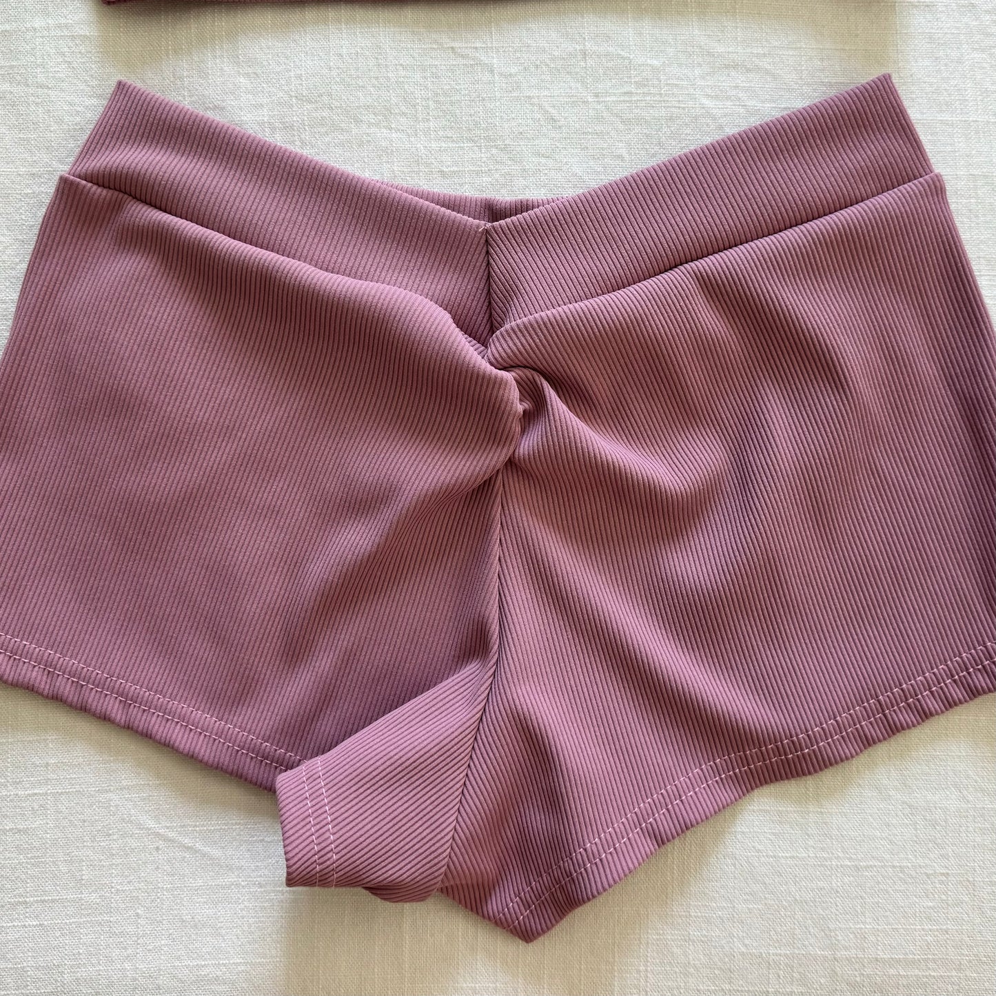 LIGHT PINK RIBBED BOOTY SHORTS